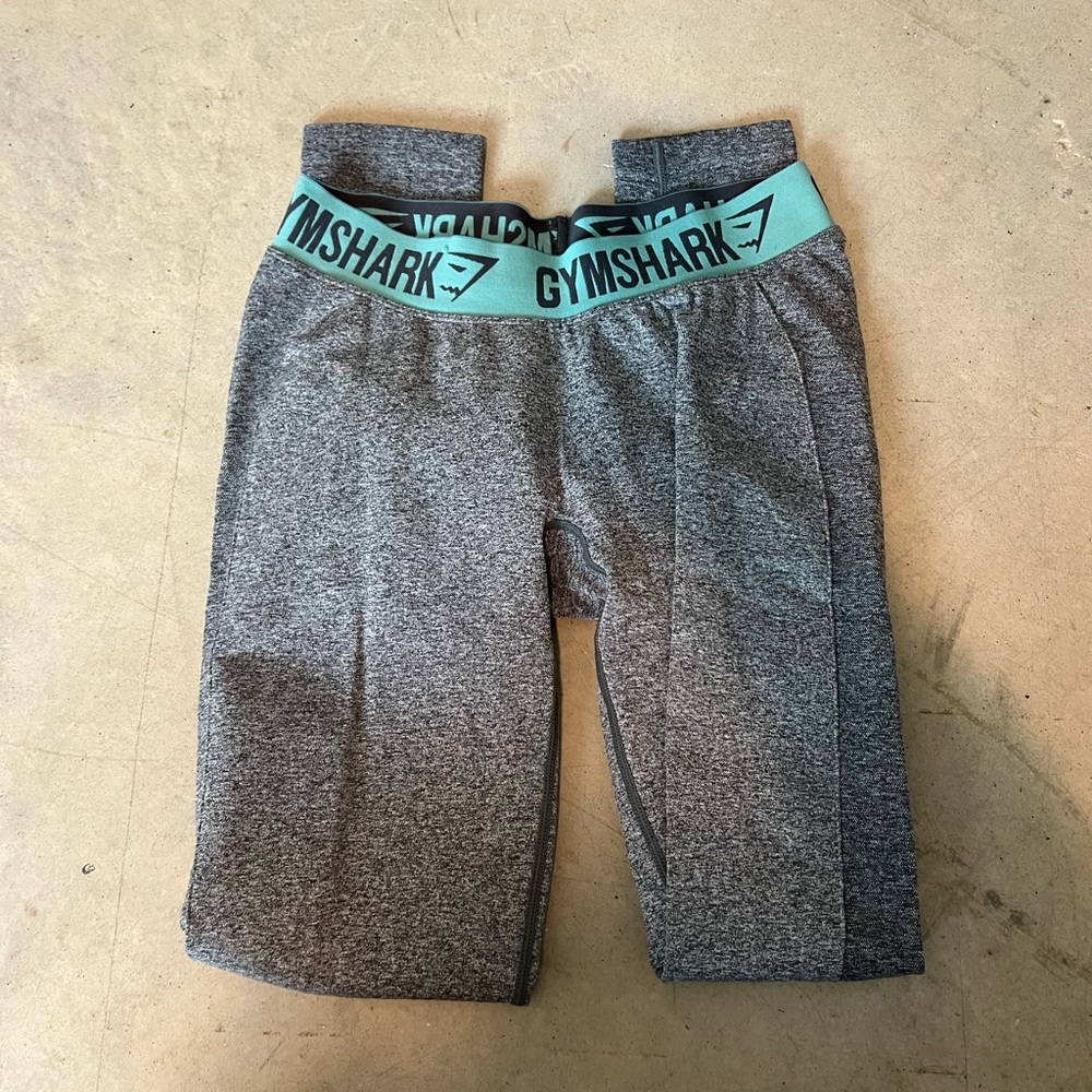 Gym shark leggings